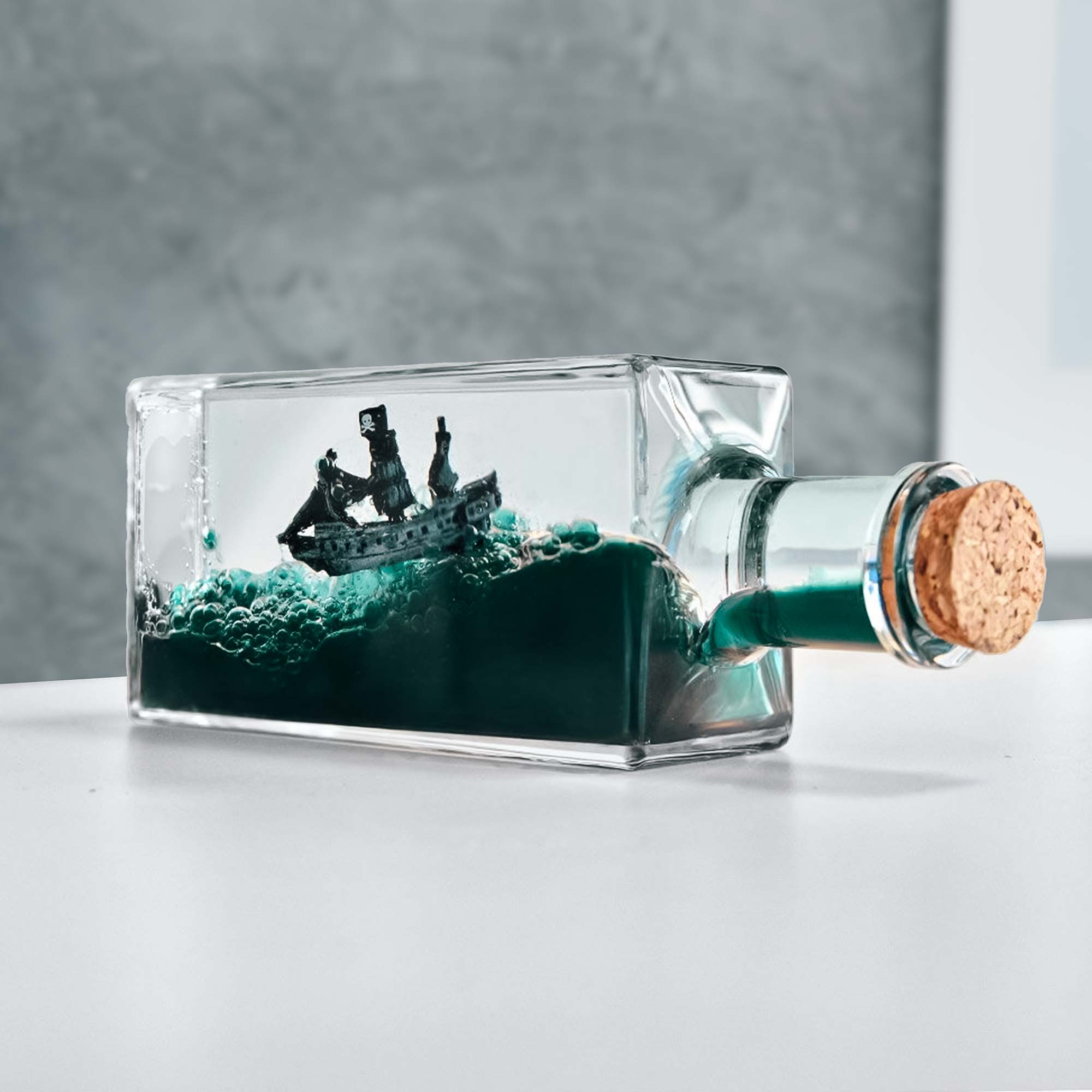 Unsinkbares Piratenschiff in der Flasche
