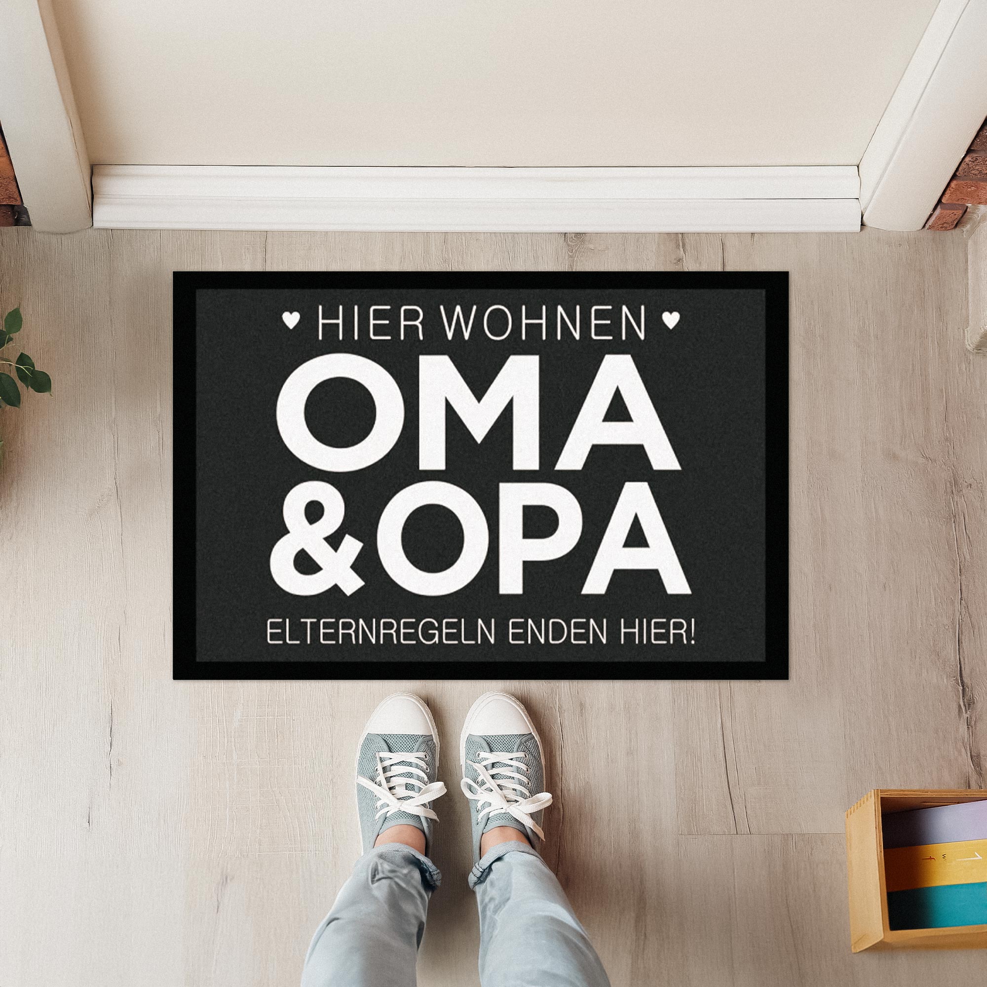Fußmatte für Großeltern in Schwarz - Elternregeln enden hier
