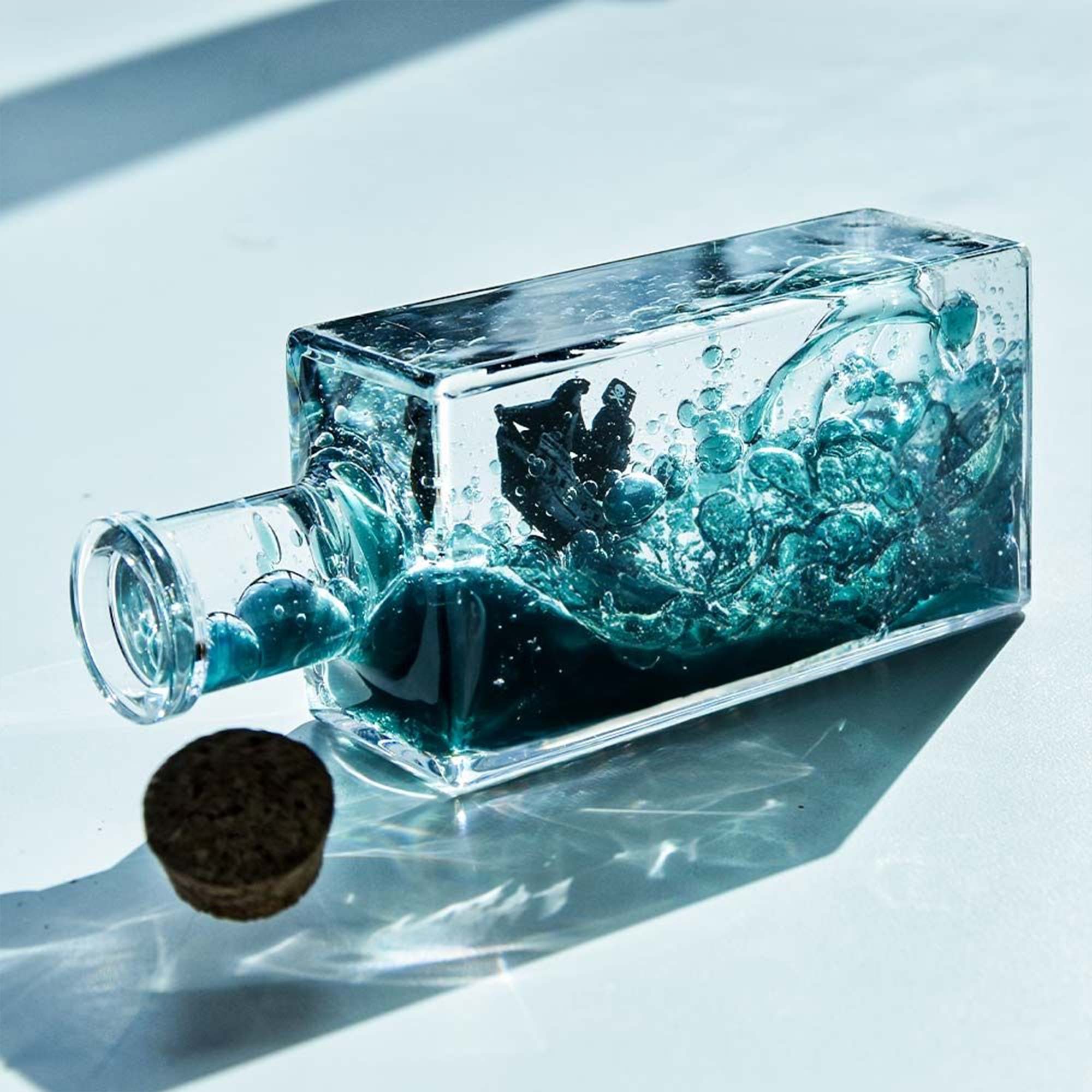 Unsinkbares Piratenschiff in der Flasche