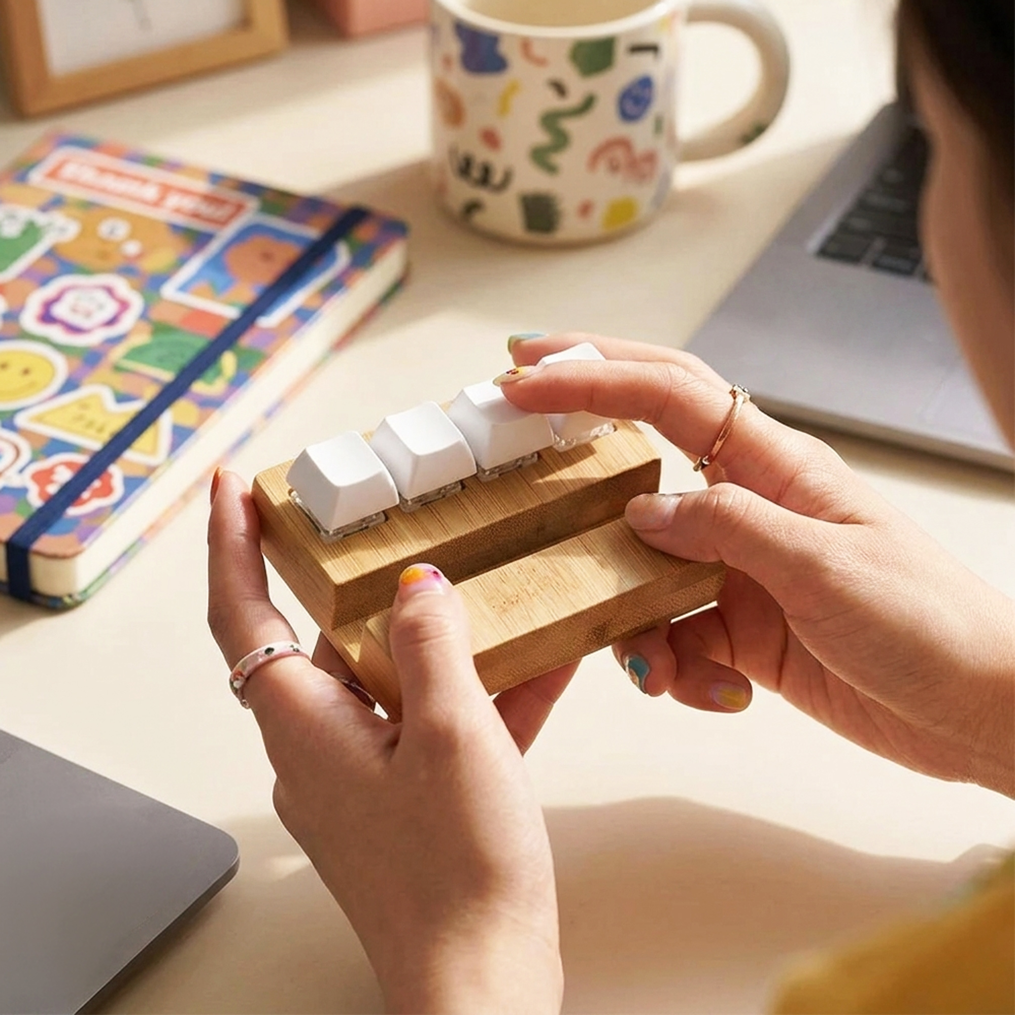 Fidget Tastatur - Anti Stress Spielzeug mit Smartphone Halter