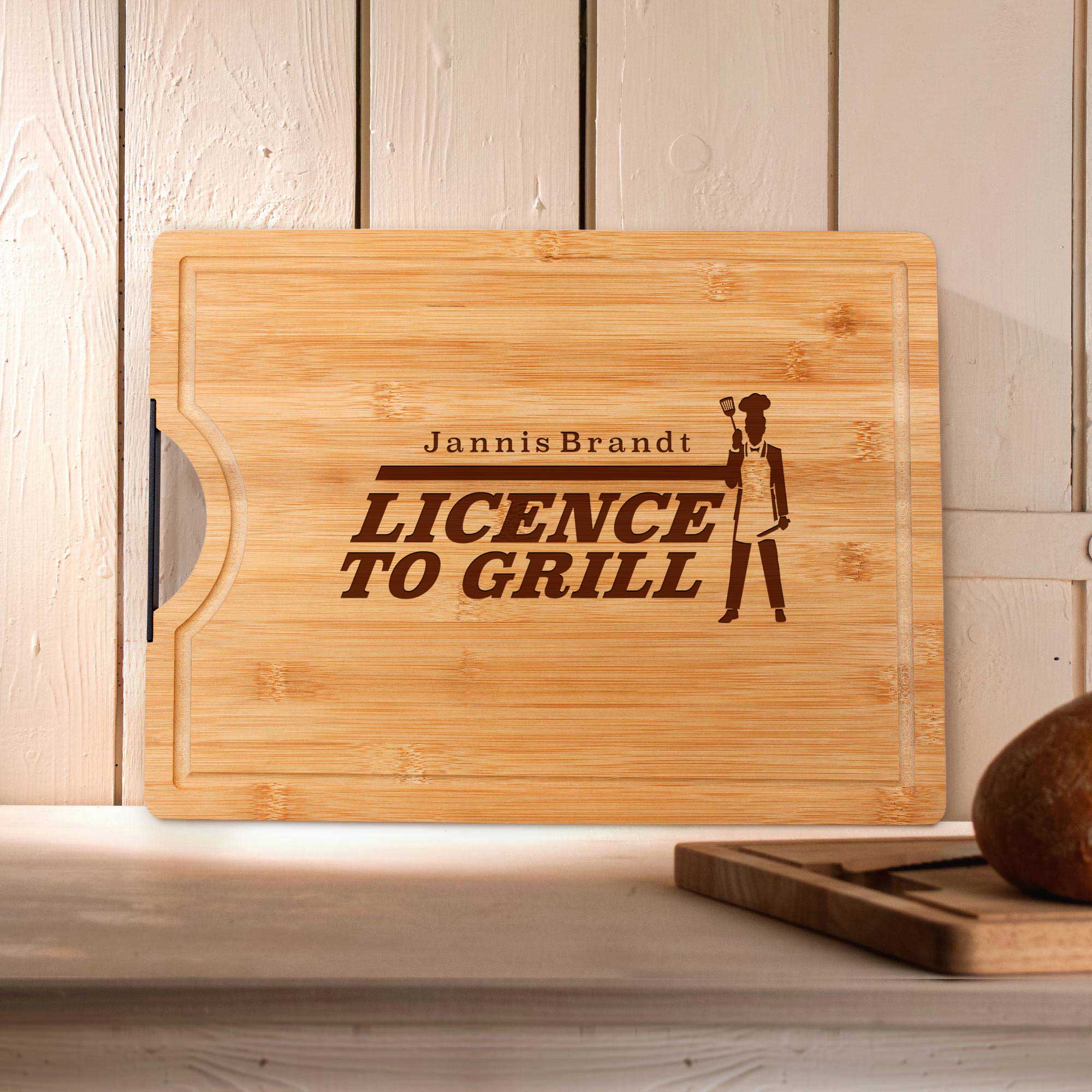 Bambusholz Schneidebrett mit Gravur - Licence to Grill Bambusholz Schneidebrett mit Gravur - Licence to Grill