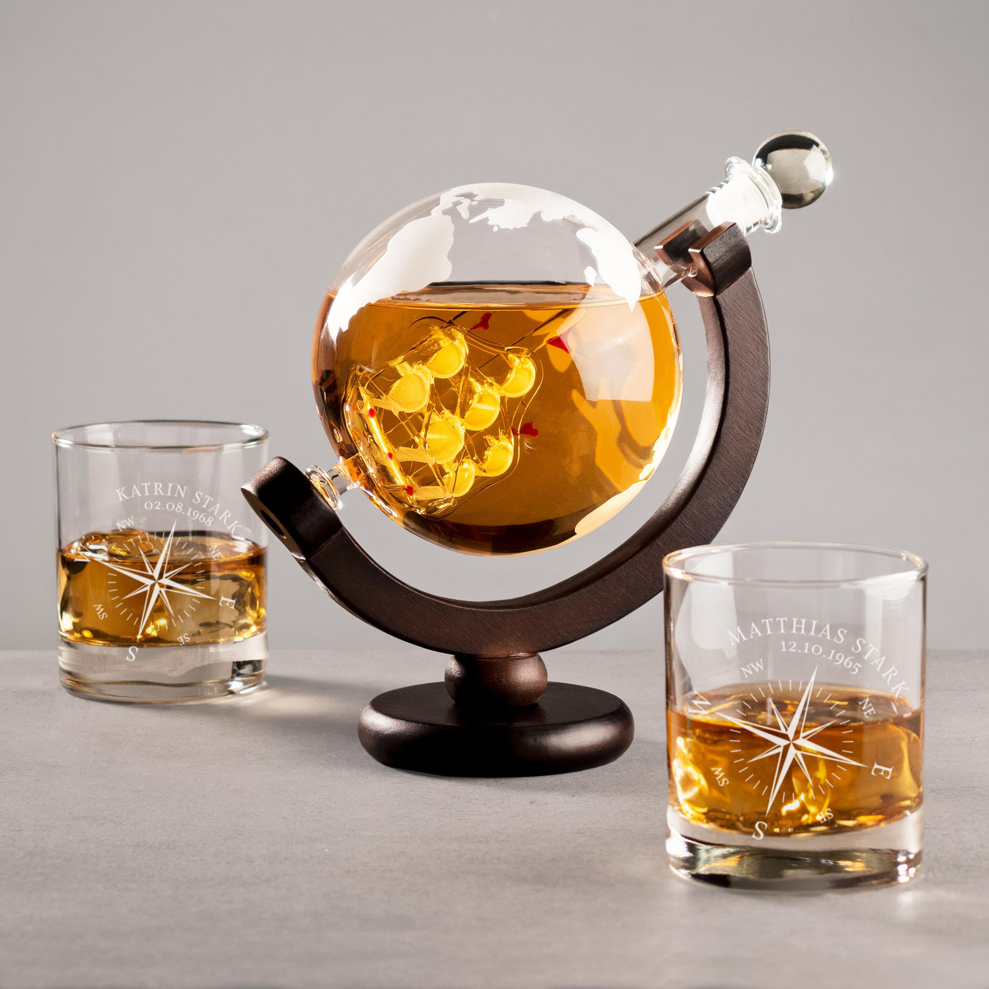 Set mit Globus Karaffe und 2 Whiskygläsern - Kompass Gravur 4134