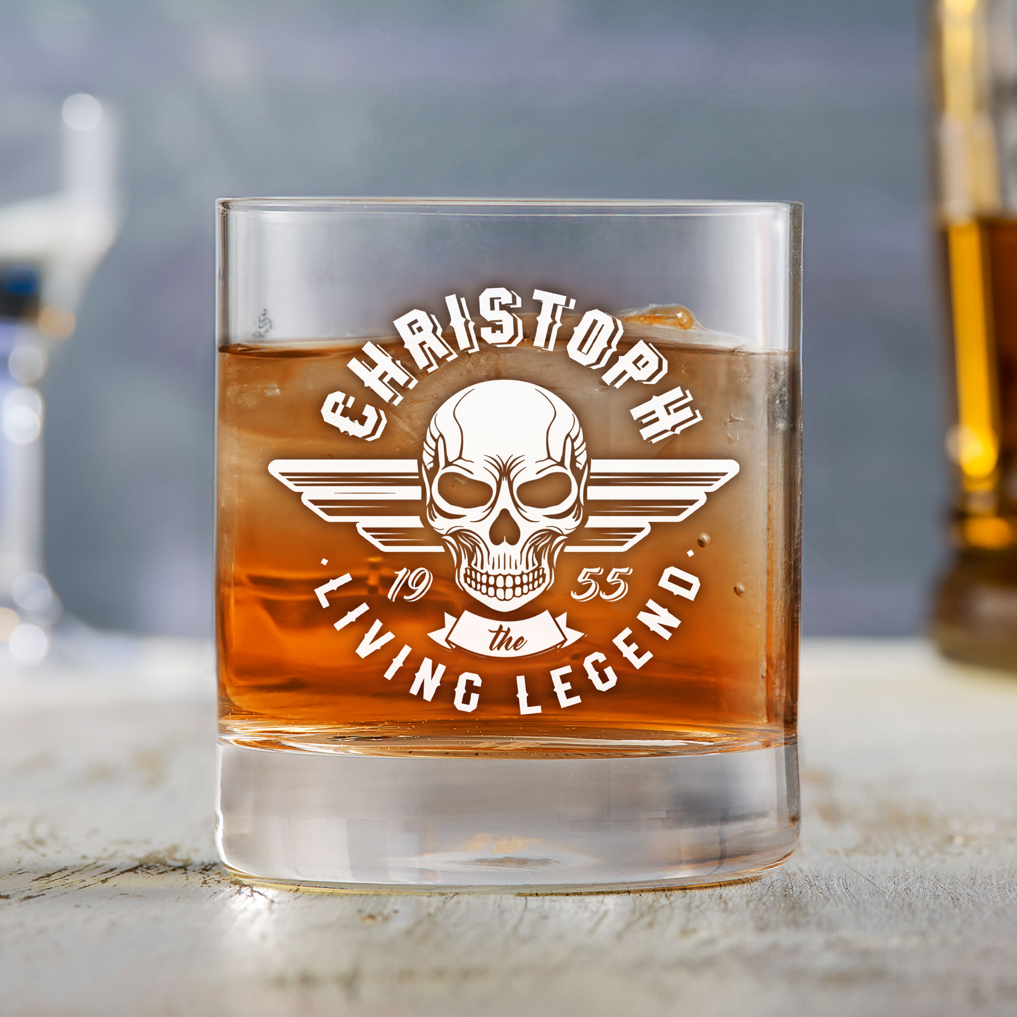 Personalisiertes Whiskyglas - Living Legend Totenkopf