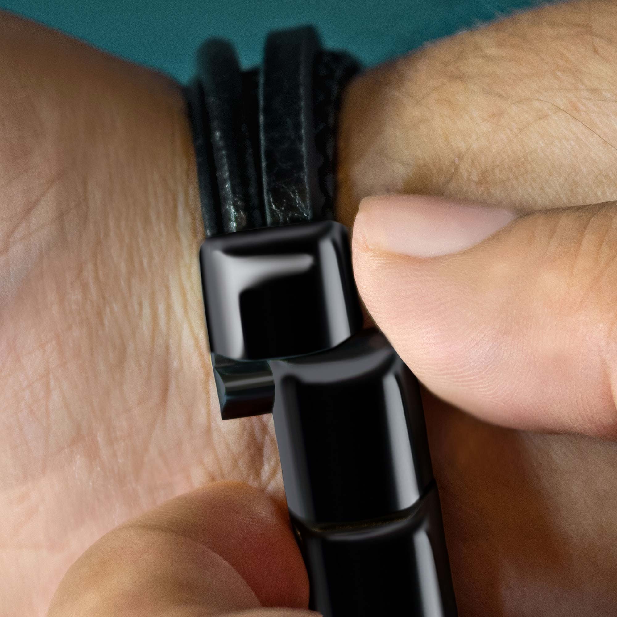 Geflochtenes Lederarmband mit Beads Schwarz - mit Gravur