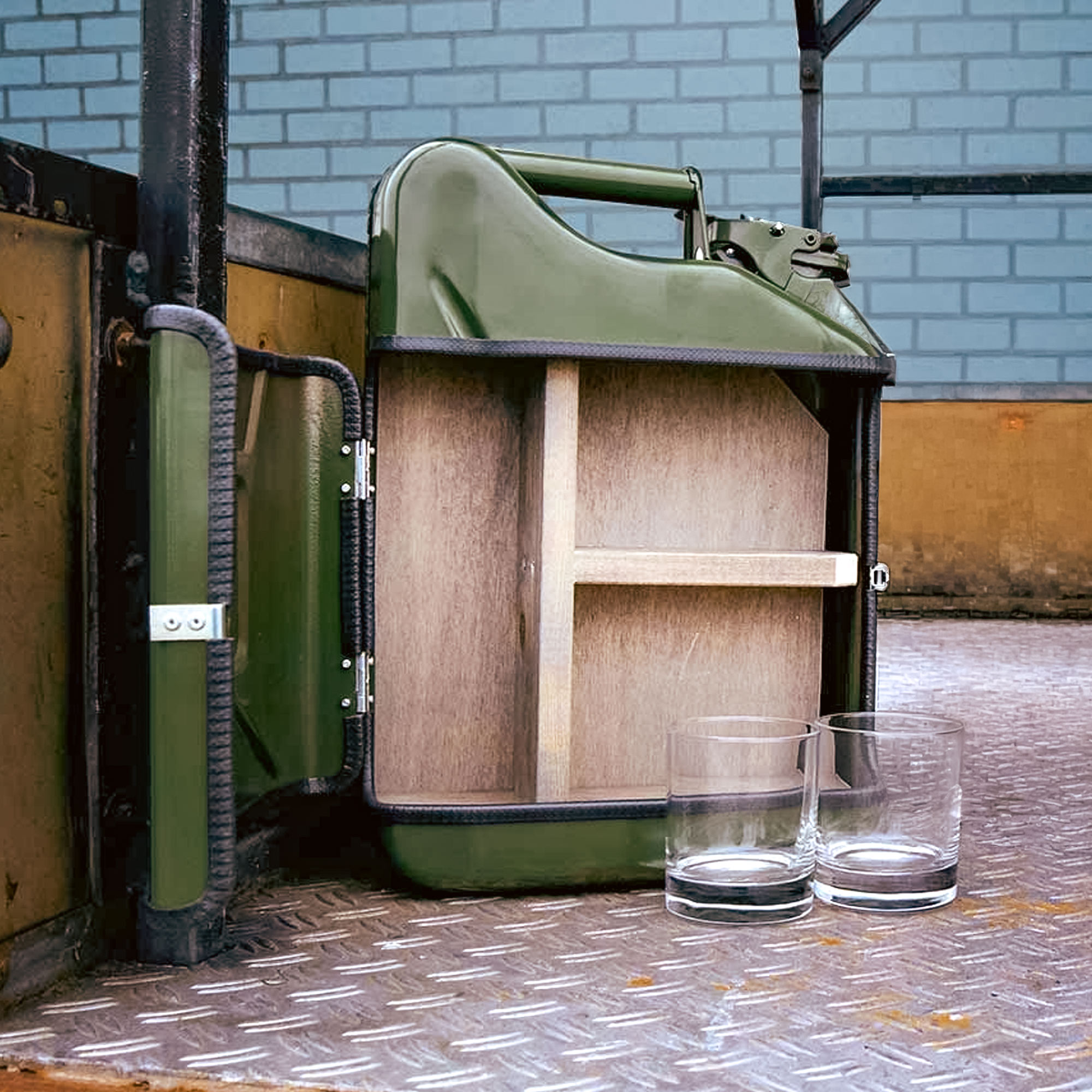 10l Kanisterbar 3-teilig - grüne Mini Bar mit Barschrank 10l Kanisterbar 3-teilig - grüne Mini Bar mit Barschrank