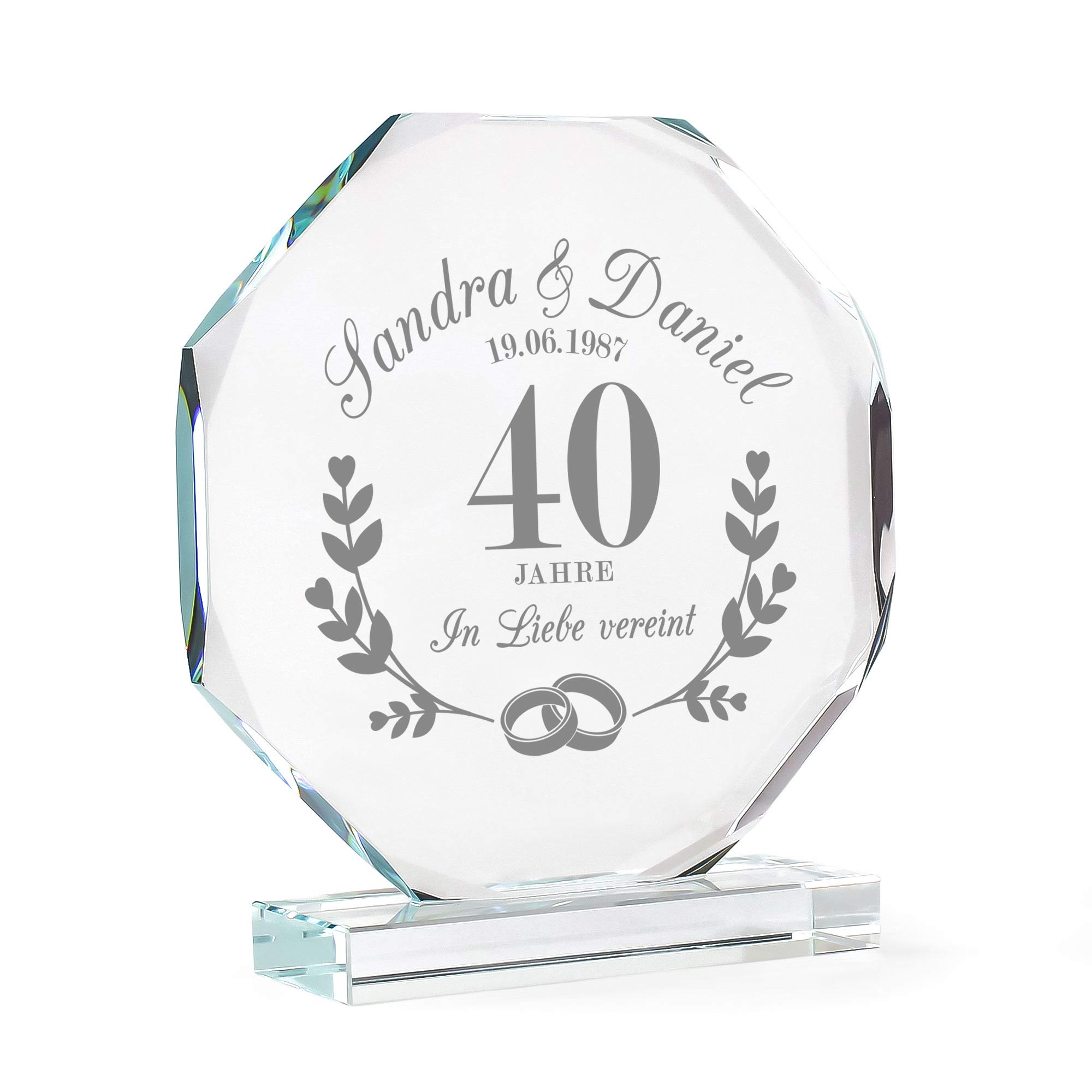 Personalisierter Glaspokal mit Facettenschliff zur Rubinhochzeit - 40 Jahre Personalisierter Glaspokal mit Facettenschliff zur Rubinhochzeit - 40 Jahre