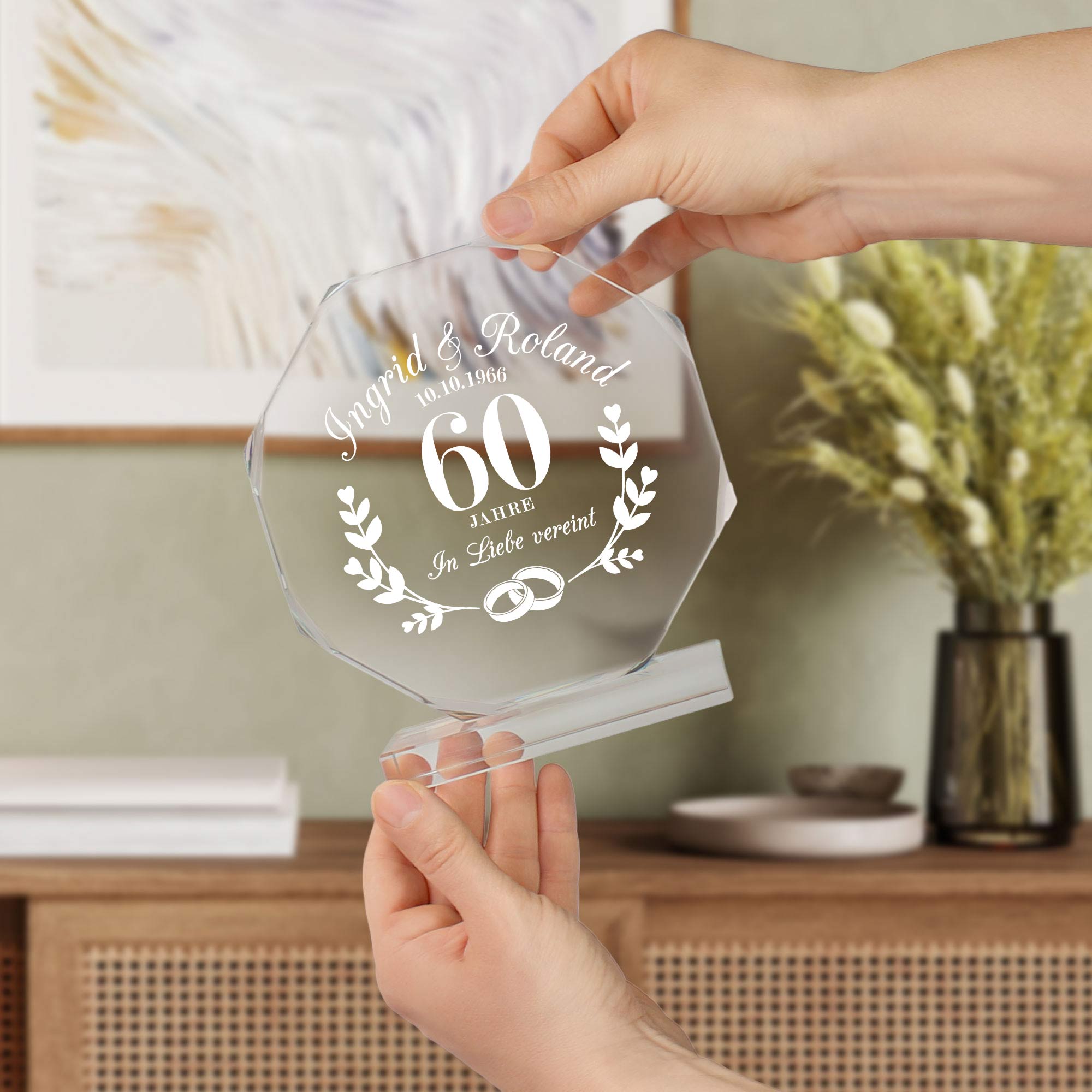 Personalisierter Glaspokal mit Facettenschliff zur Diamanthochzeit - 60 Jahre Personalisierter Glaspokal mit Facettenschliff zur Diamanthochzeit - 60 Jahre