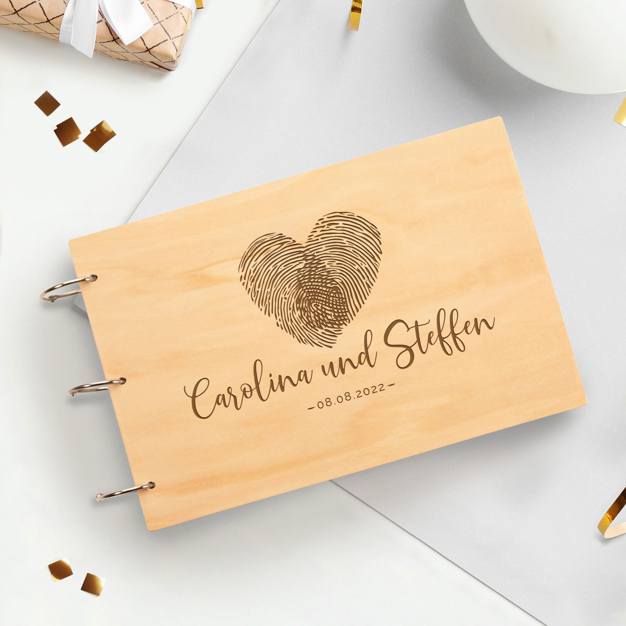 Gästebuch - Fotobuch Holzcover - Fingerabdruck Herz - Personalisiert Gästebuch - Fotobuch Holzcover - Fingerabdruck Herz - Personalisiert