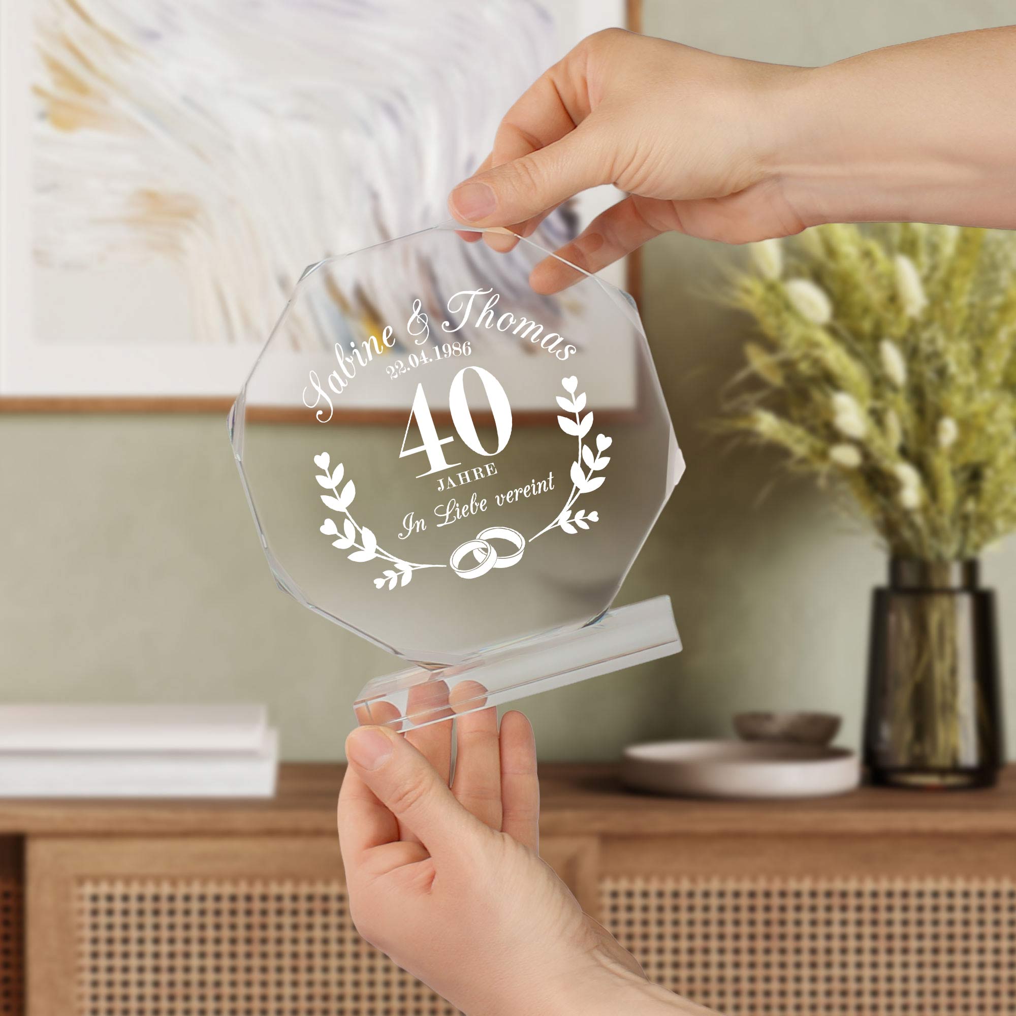 Personalisierter Glaspokal mit Facettenschliff zur Rubinhochzeit - 40 Jahre Personalisierter Glaspokal mit Facettenschliff zur Rubinhochzeit - 40 Jahre