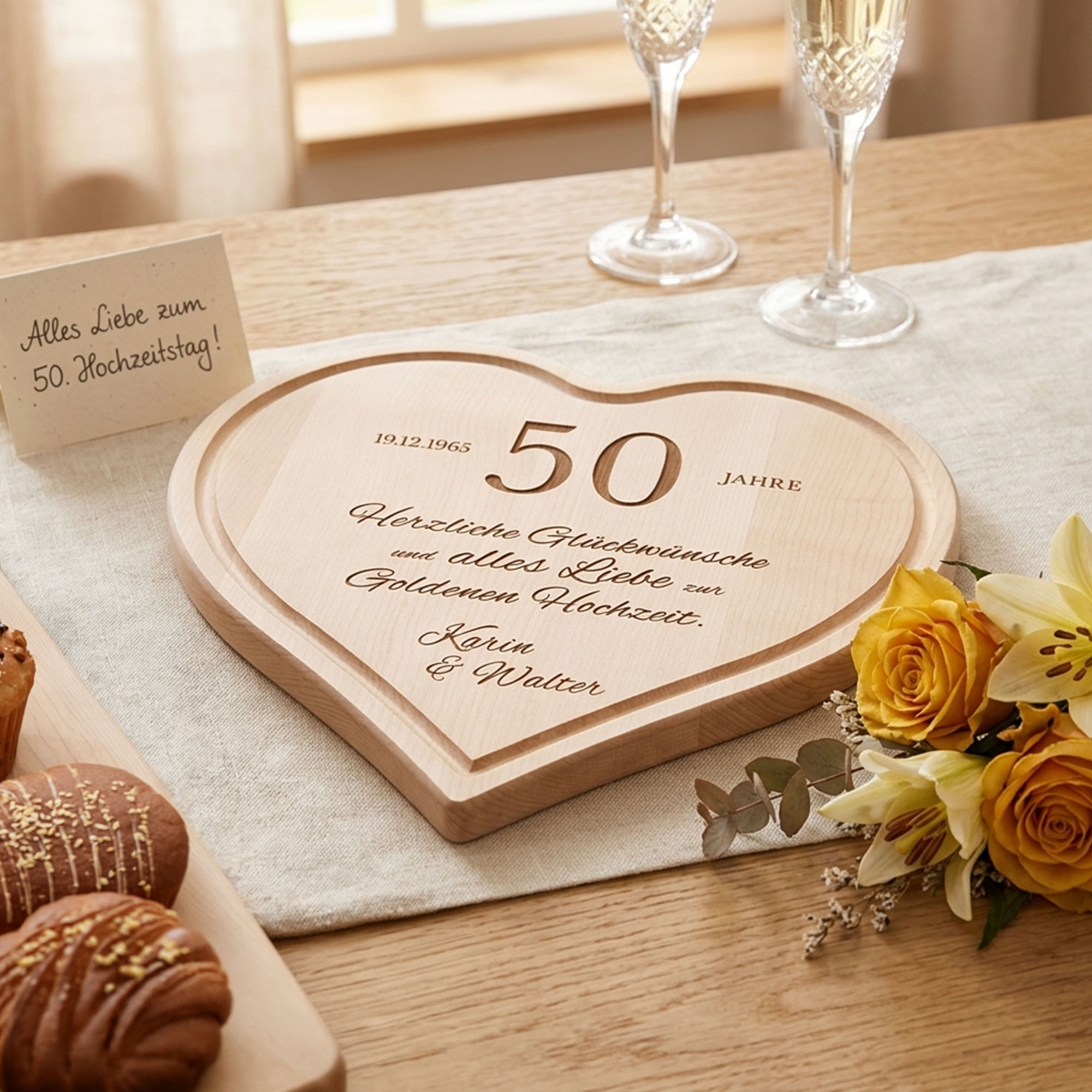 Graviertes Holzherz zur Goldenen Hochzeit