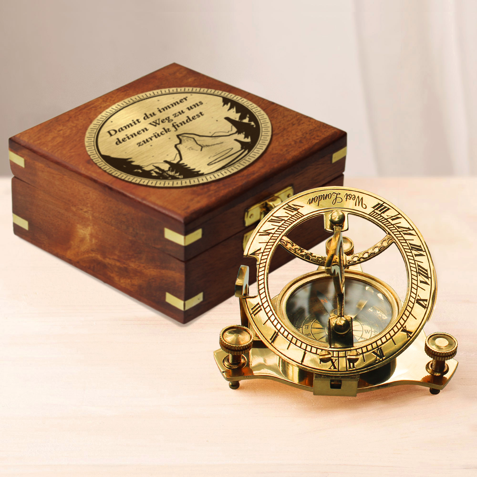 Personalisierte Sonnenuhr mit Kompass