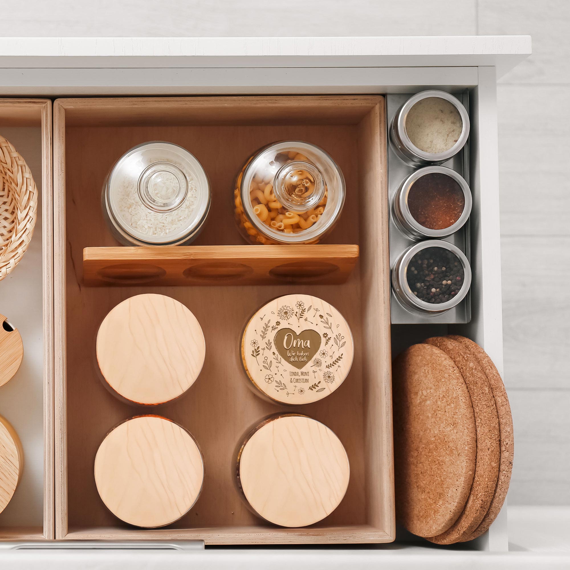 Vorratsglas mit Gravur - Blumenherz für Oma Vorratsglas mit Gravur - Blumenherz für Oma