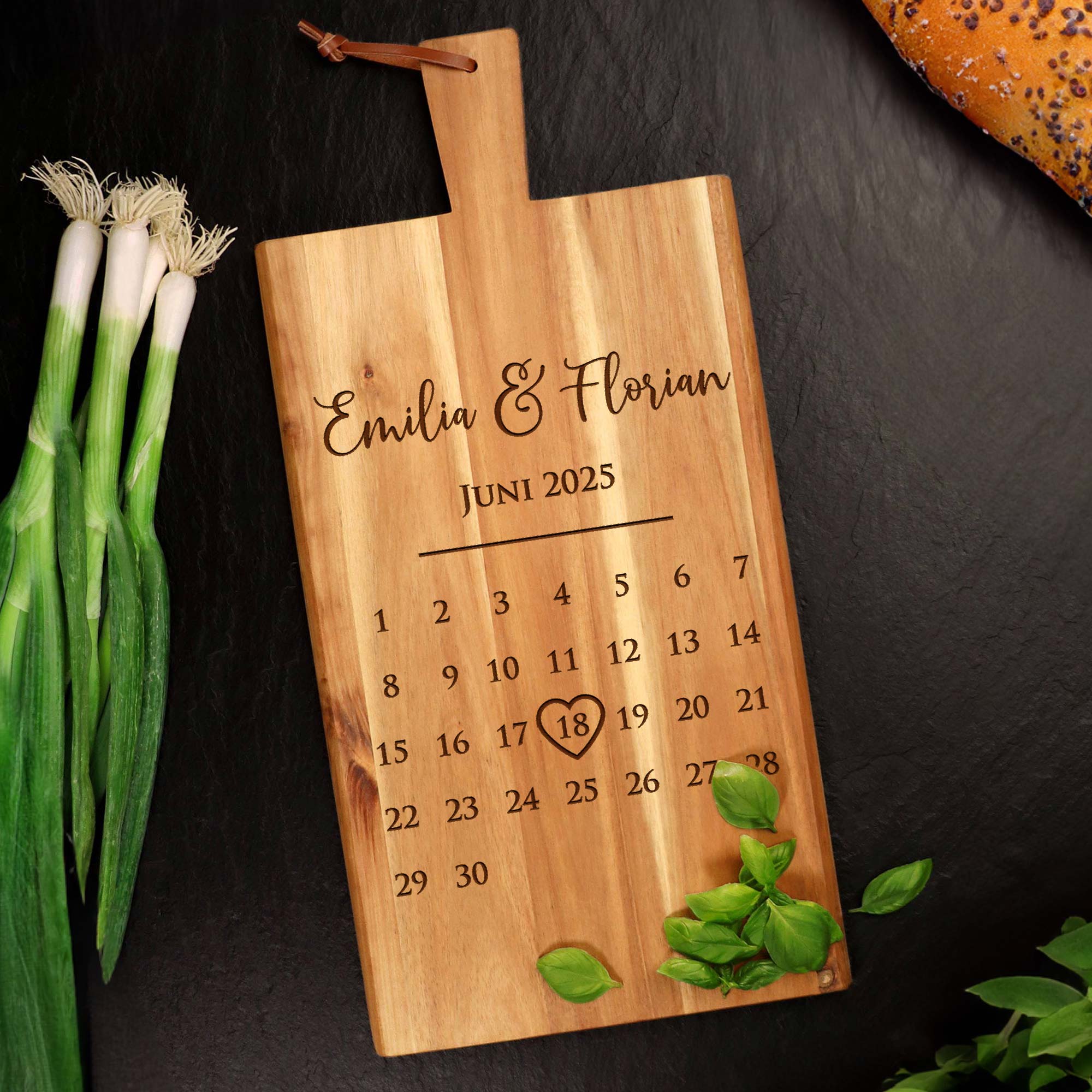 Schneidebrett mit Griff - Kalender Gravur