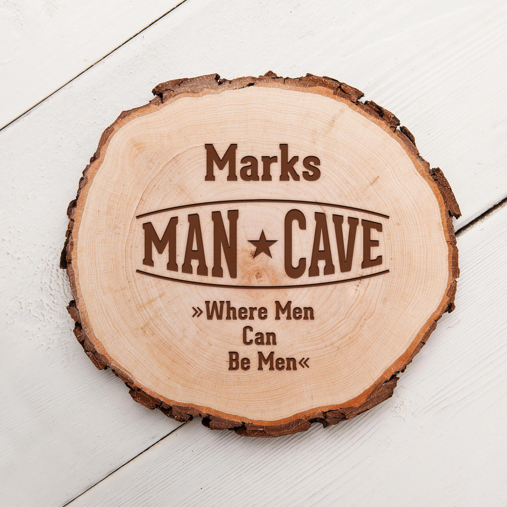 Baumscheibe mit Gravur - Man Cave Baumscheibe mit Gravur - Man Cave
