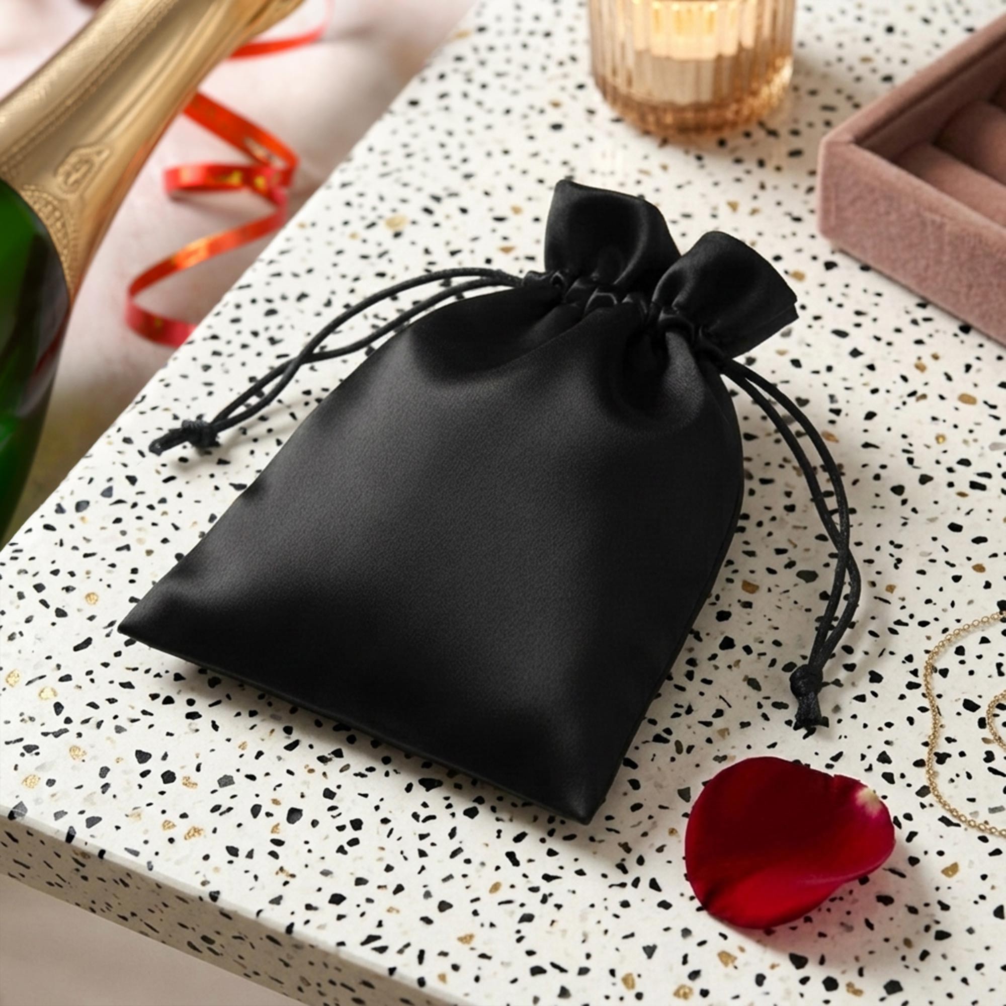 Satinbeutel Geschenkverpackung - Schmuck Aufbewahrungsbeutel Schwarz Satinbeutel Geschenkverpackung - Schmuck Aufbewahrungsbeutel Schwarz